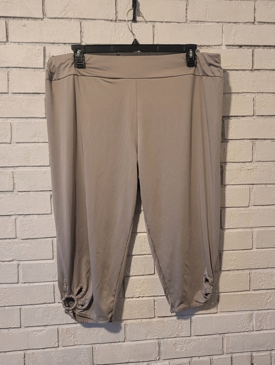 Source Unknown Pants - Soft Stretch Grey Capris - Ruched Hem Cropped Leggings - Plus Size 5XL
